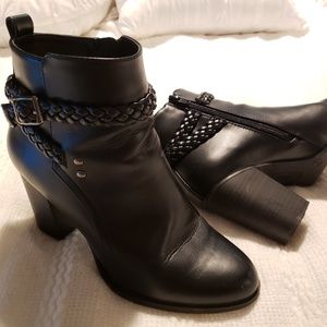 Short boots black